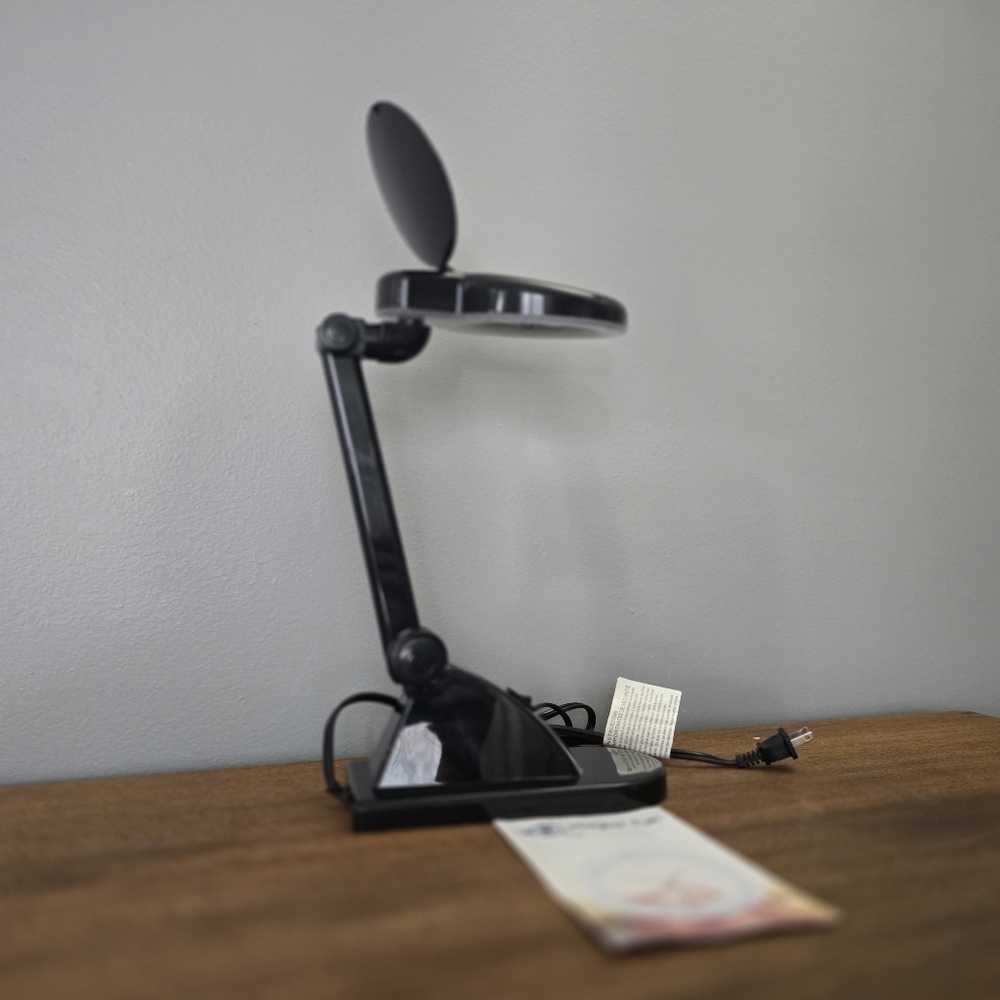 Magna Eye LED Magnifier Lamp w/ Adjustable Arm Black NEW In Box
